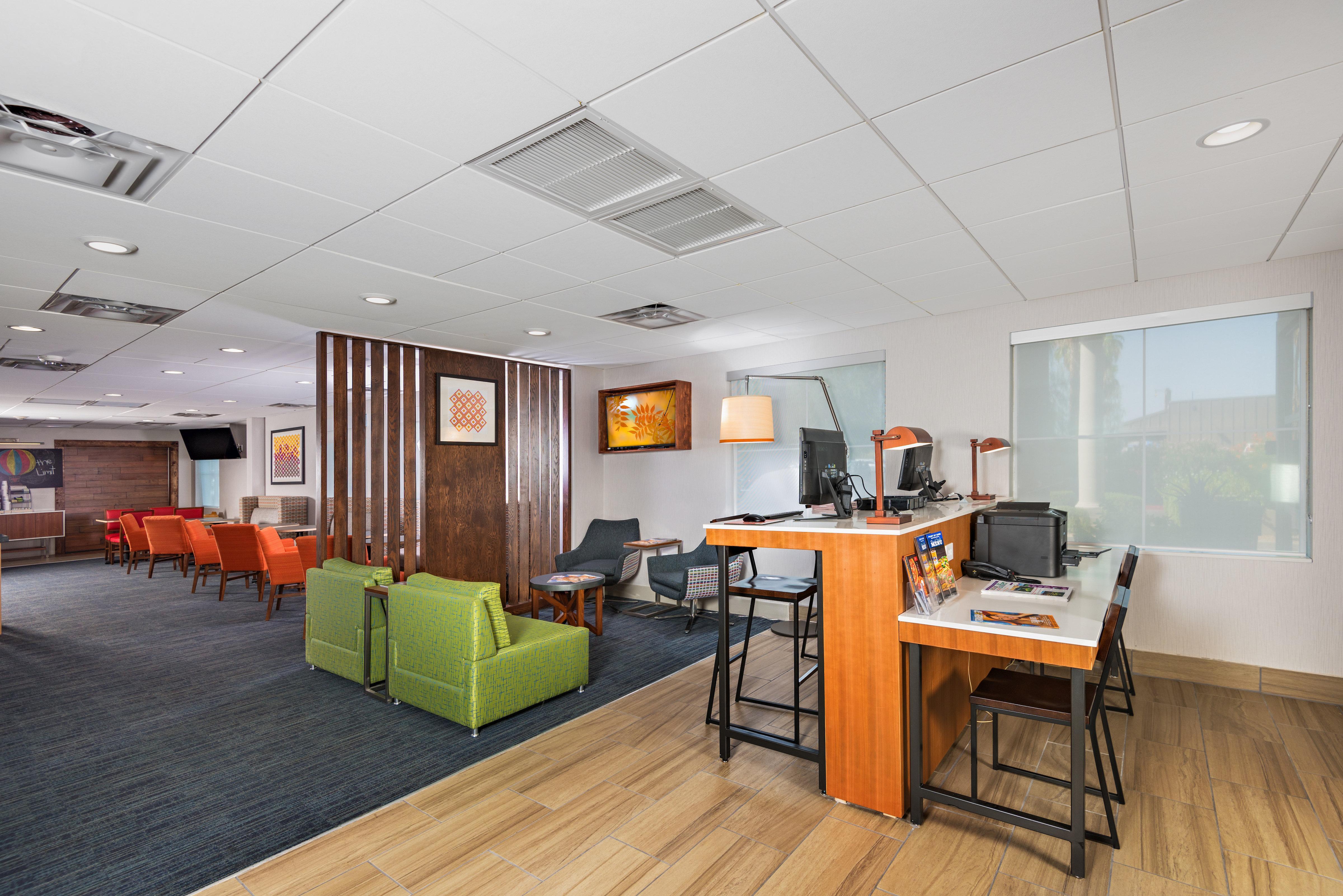 Holiday Inn Express Peoria North - Glendale By Ihg Екстериор снимка