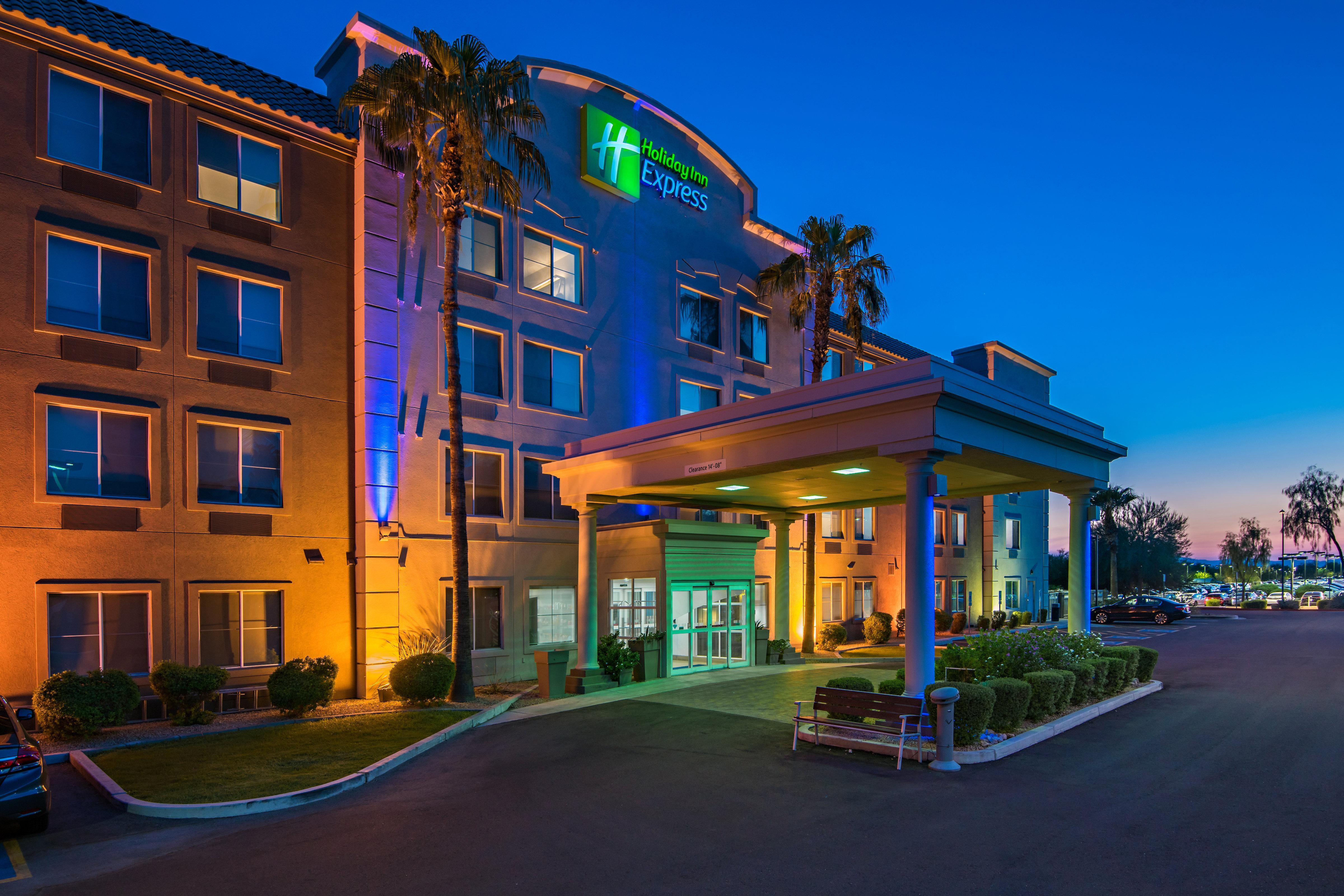 Holiday Inn Express Peoria North - Glendale By Ihg Екстериор снимка