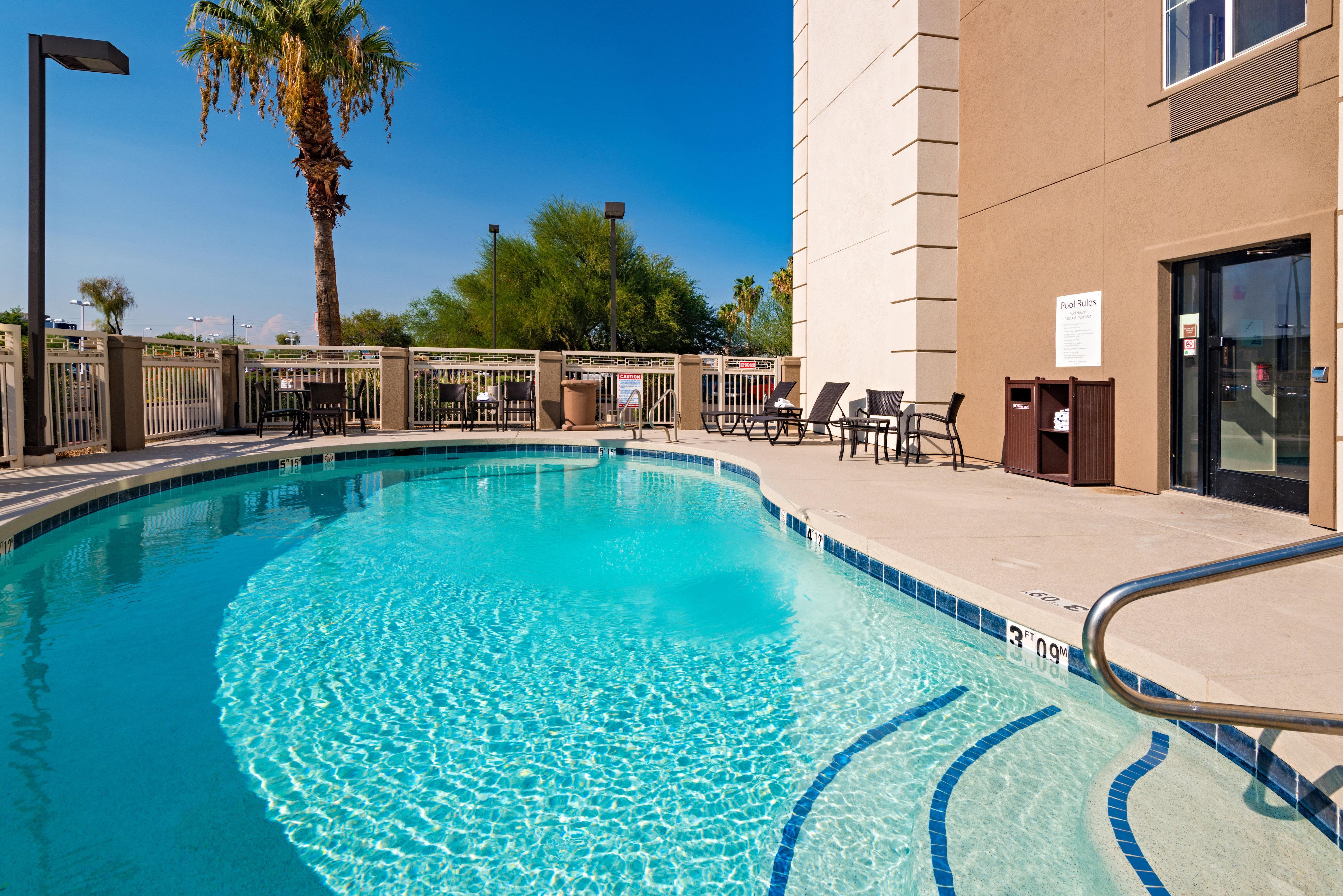 Holiday Inn Express Peoria North - Glendale By Ihg Екстериор снимка