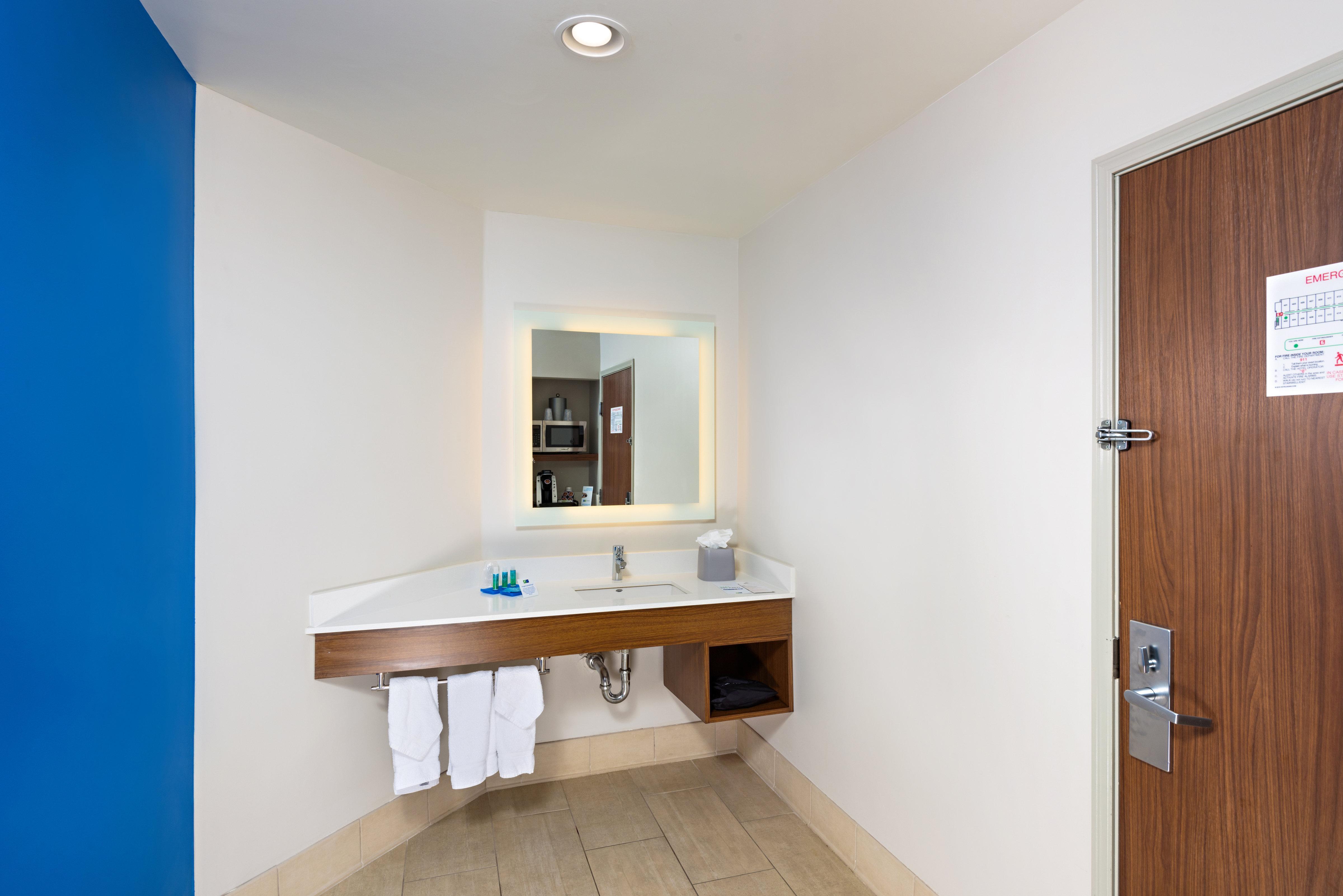 Holiday Inn Express Peoria North - Glendale By Ihg Екстериор снимка