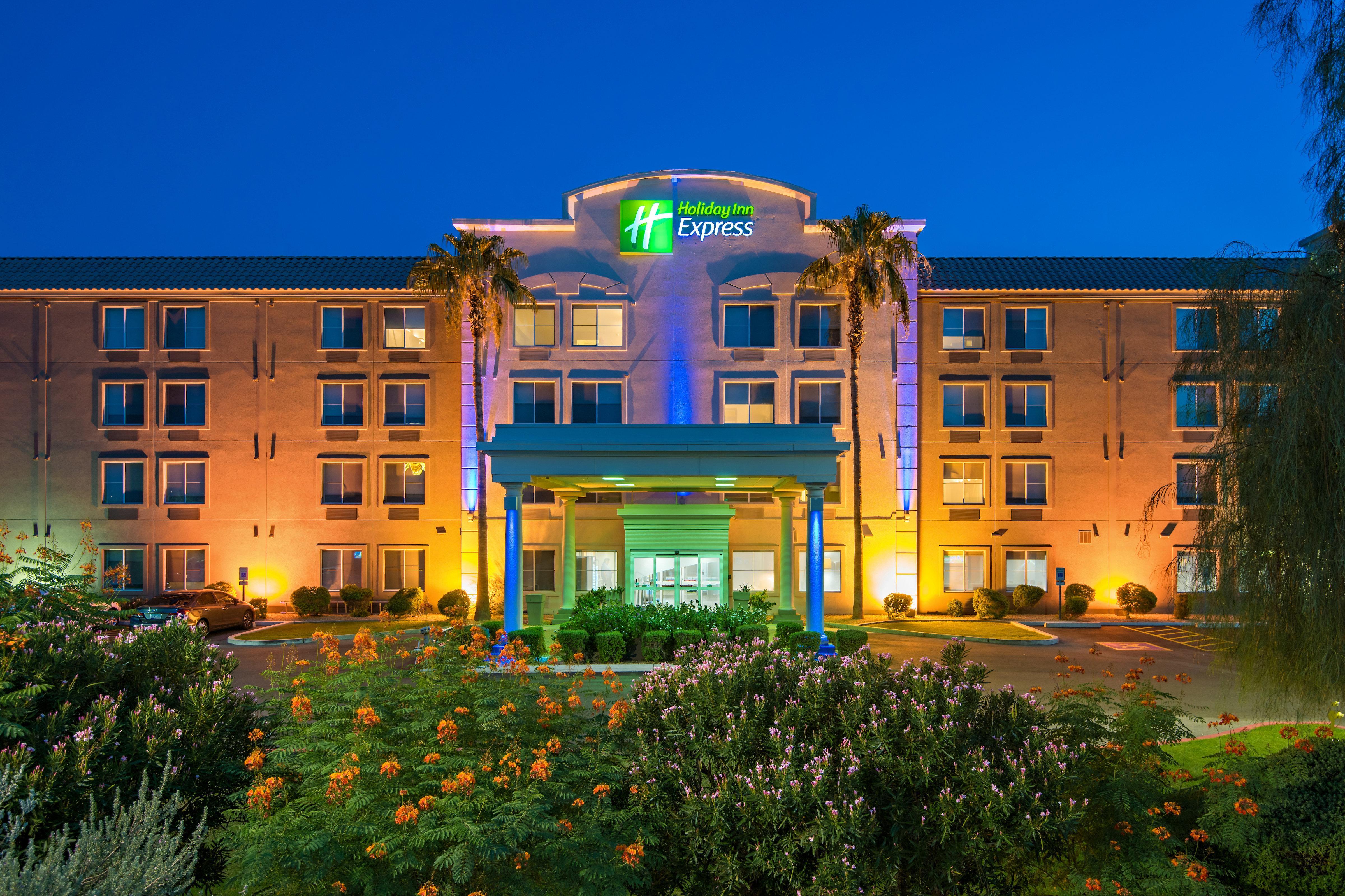 Holiday Inn Express Peoria North - Glendale By Ihg Екстериор снимка