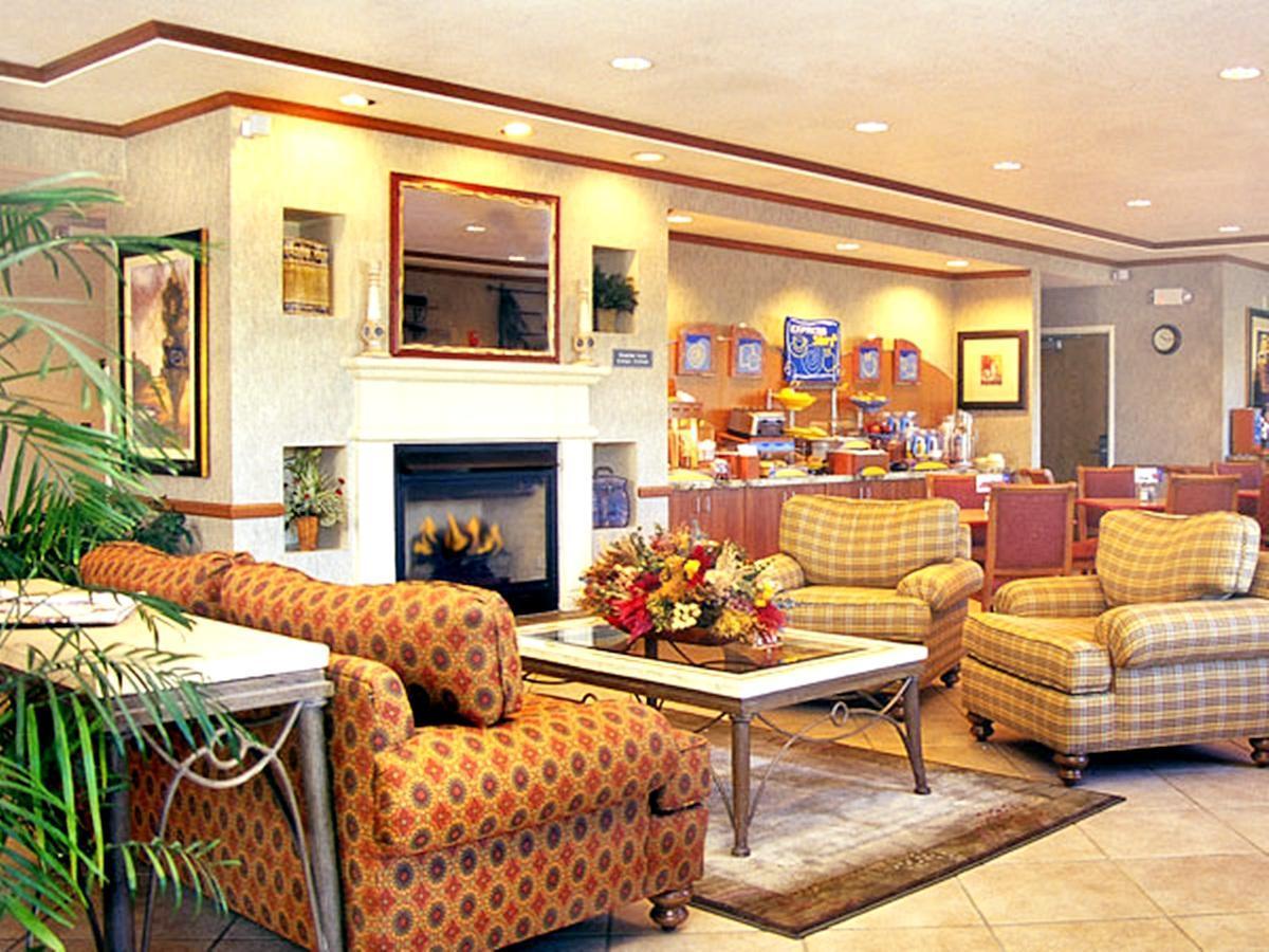 Holiday Inn Express Peoria North - Glendale By Ihg Екстериор снимка