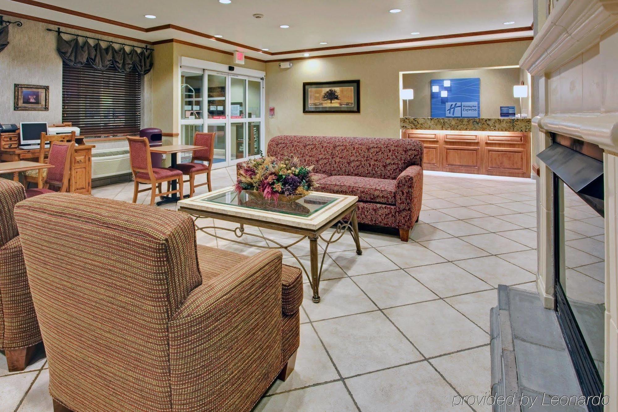 Holiday Inn Express Peoria North - Glendale By Ihg Екстериор снимка