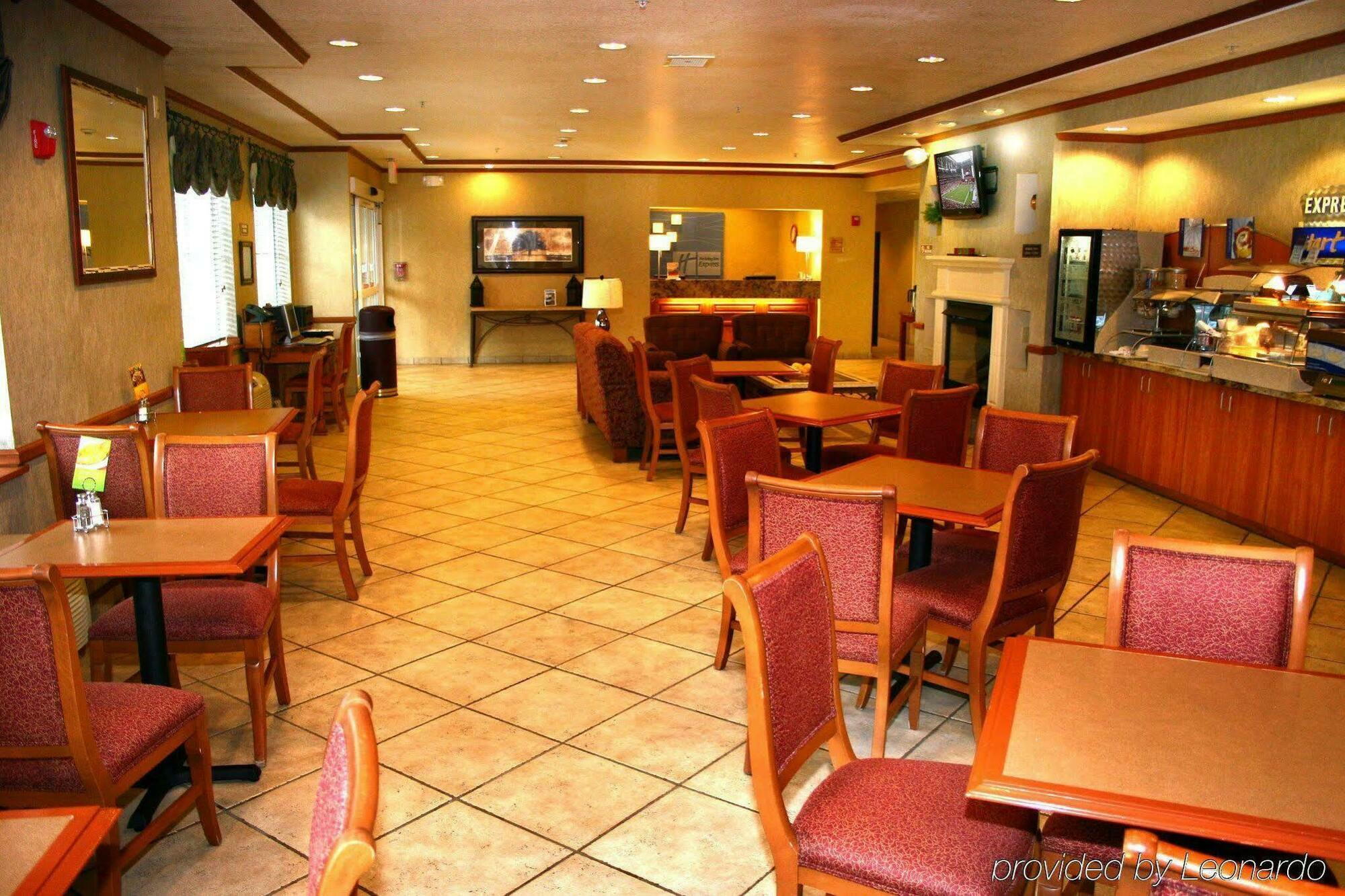 Holiday Inn Express Peoria North - Glendale By Ihg Екстериор снимка